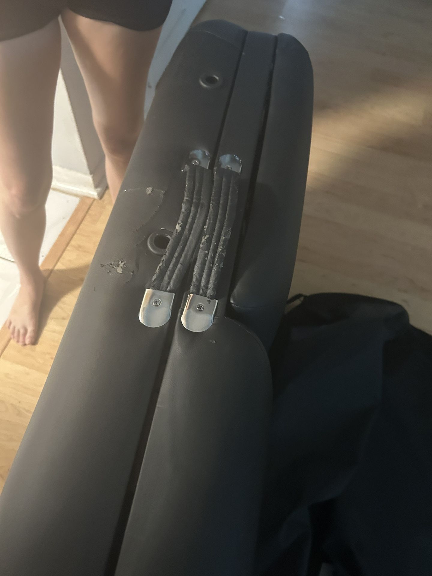 Massage table foldable in case