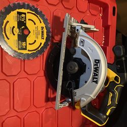 Dewalt Xr 6-1/2” Circular Saw Nuevo.  Tool Only 