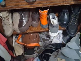 Tons of boots sz 9=10