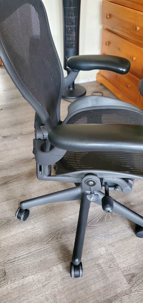 Herman Miller Aeron Chair Size B Fully Loader