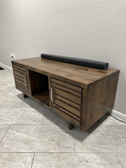 Coffee Table *Like New!*