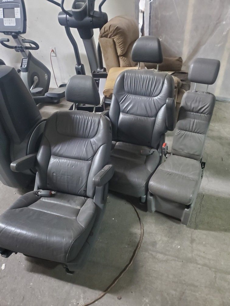 Honda Odyssey Middle Seats for Sale in Philadelphia, PA OfferUp