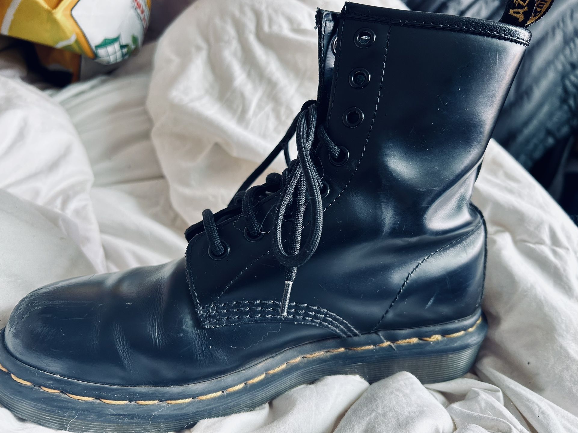New Dr Martens 1460 Pascal Womens Size 8-9 Black Leather 8 Eyelet Combat Boots