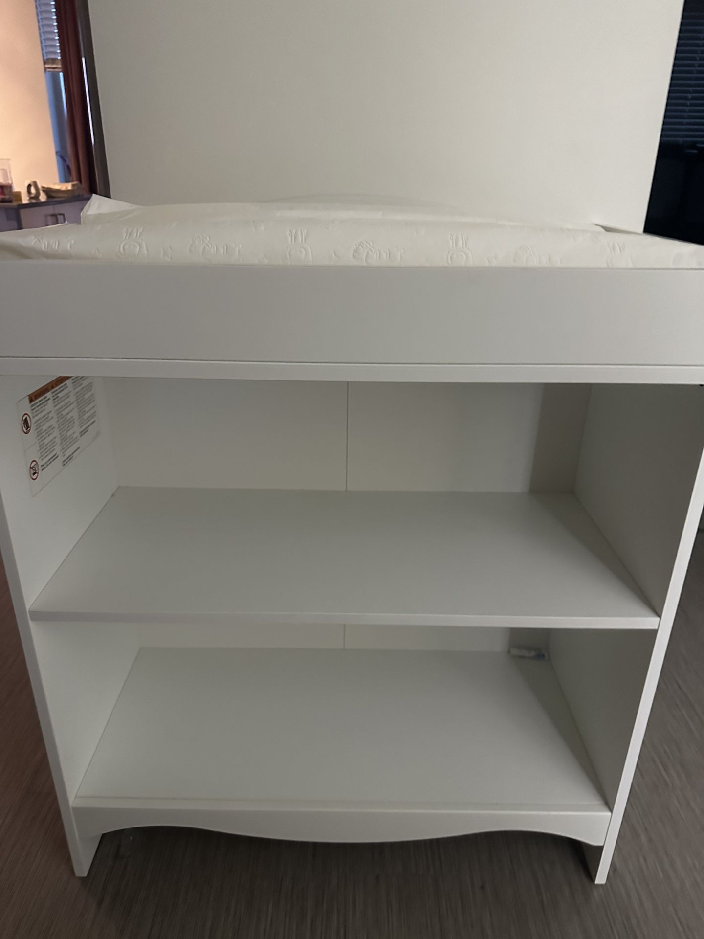 Baby diaper changing table