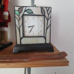Tiffany style desk clock lamp