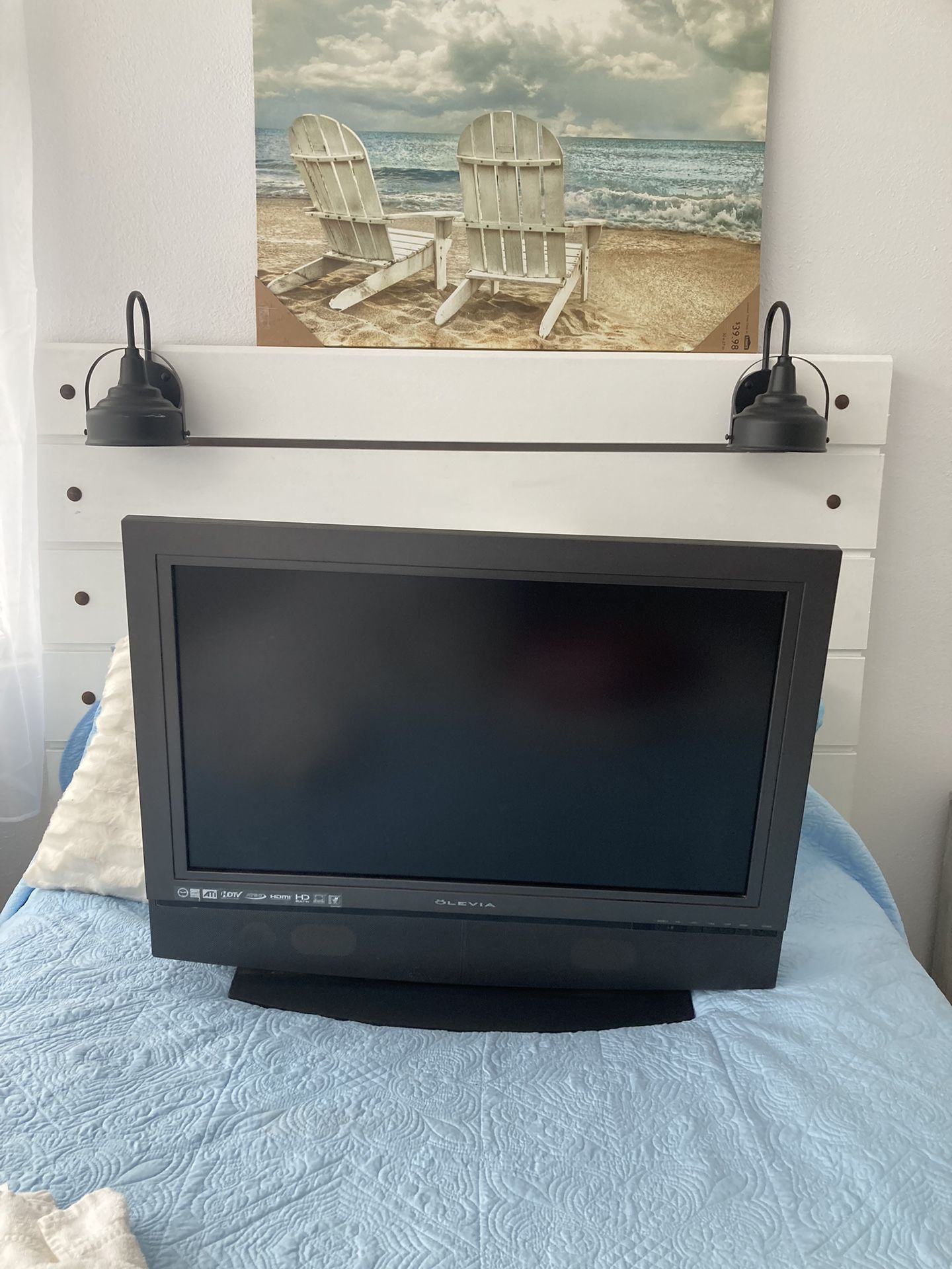Tv 32 Inch Olivia Works Great - Not Smart Tv 