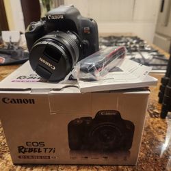 Camera Canon EOS Rebel T7i with Tripod