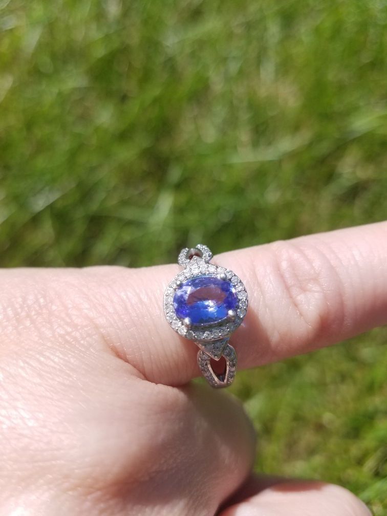 Beautiful Tanzanite Ring, new, size 5/6