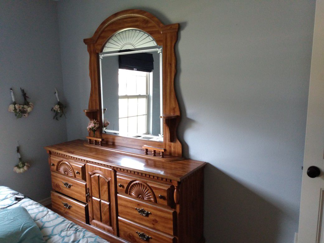 Dresser And Full Size Headboard Springfield/ Branson Mo Area Only