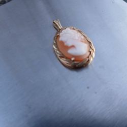Women's 10k Yellow Gold Cameo Pendant 