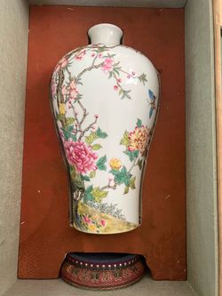 Chinese Famille Rose Porcelain Meiping Vase