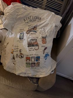 A Cat Lover Graphic T-Shirt White