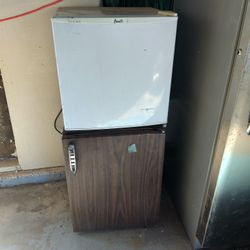 MINI FRIDGE 