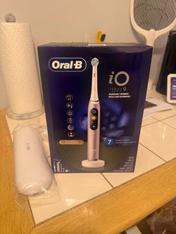 Oral-B iO Series 9 Electric Toothbrush Rose Quartz w/ Travel Case & 4 Heads