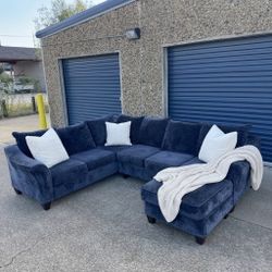LARGE NAVY SECTIONAL COUCH 🛋️ DELIVERY AVAILABLE 🚚