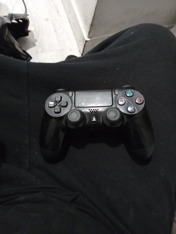 PS4 Controller