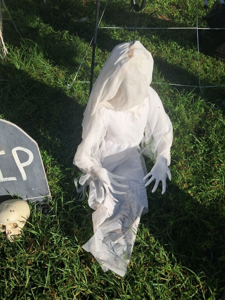 Hanging Ghost Bride