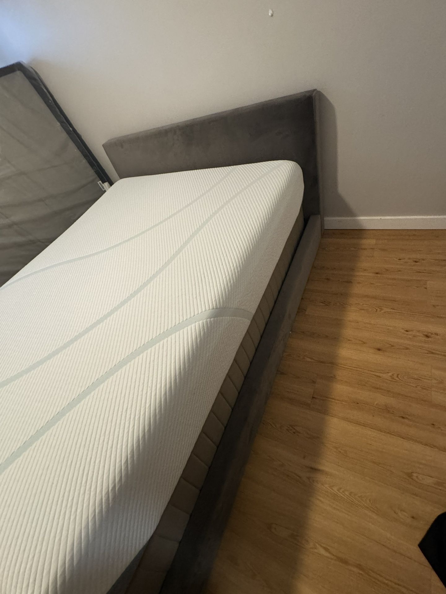 Tempurpedic King Size Memory Foam Mattres for Sale in Seattle, WA OfferUp