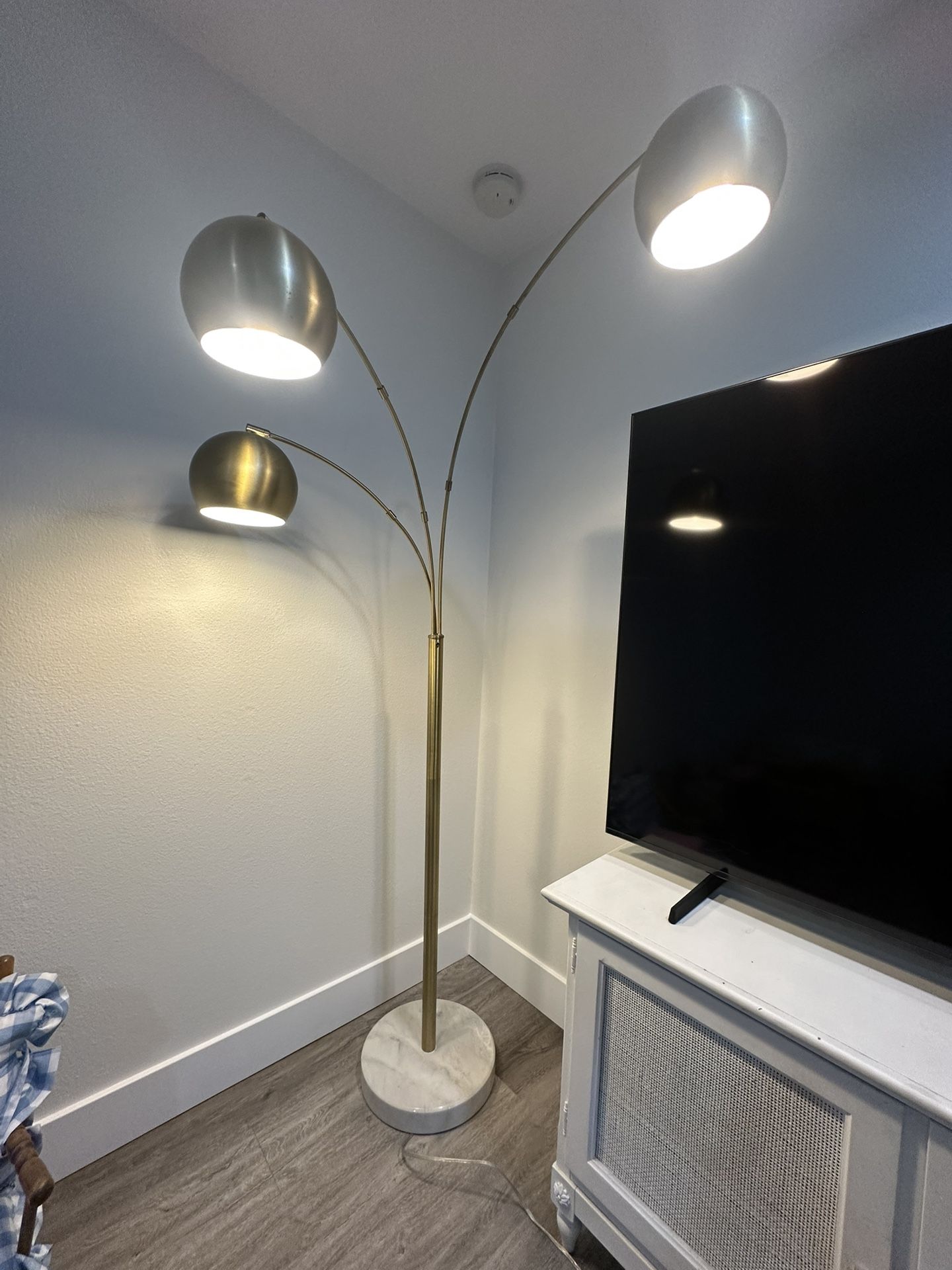 3 Head Metal Globe Floor Lamp