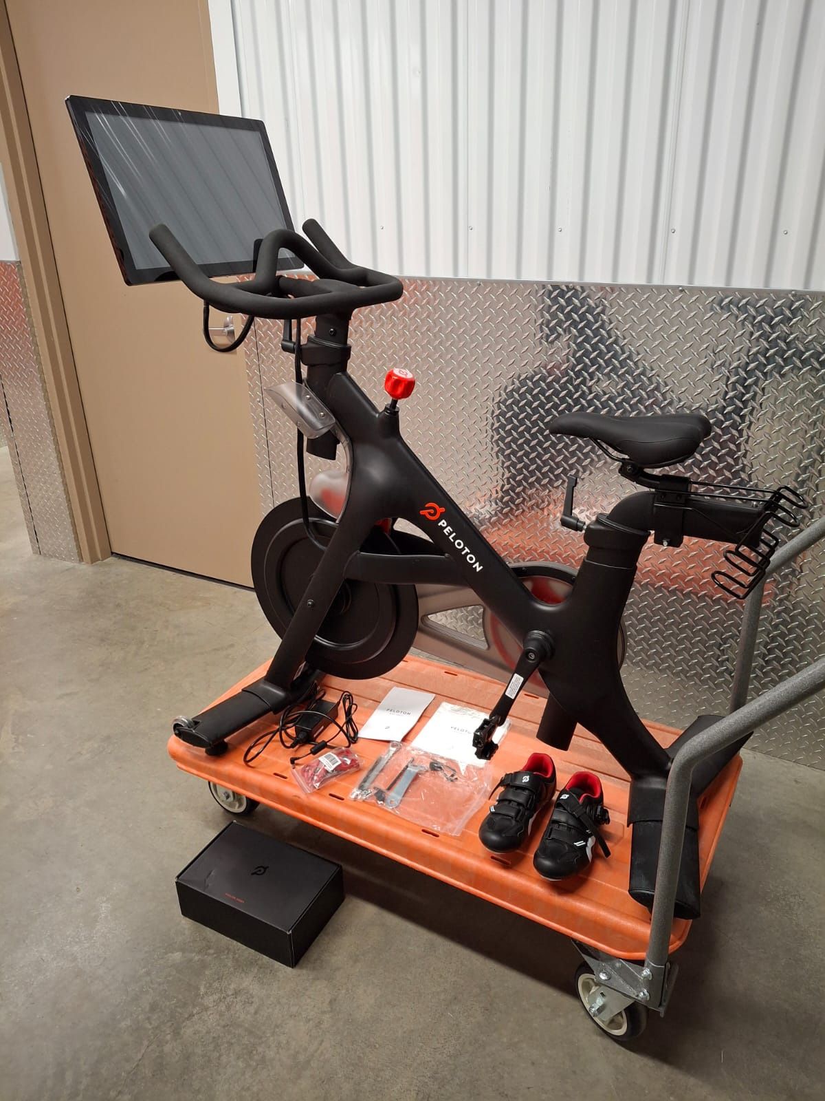 peloton/exercise bike