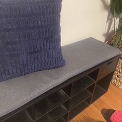 Shoe bench with storage
