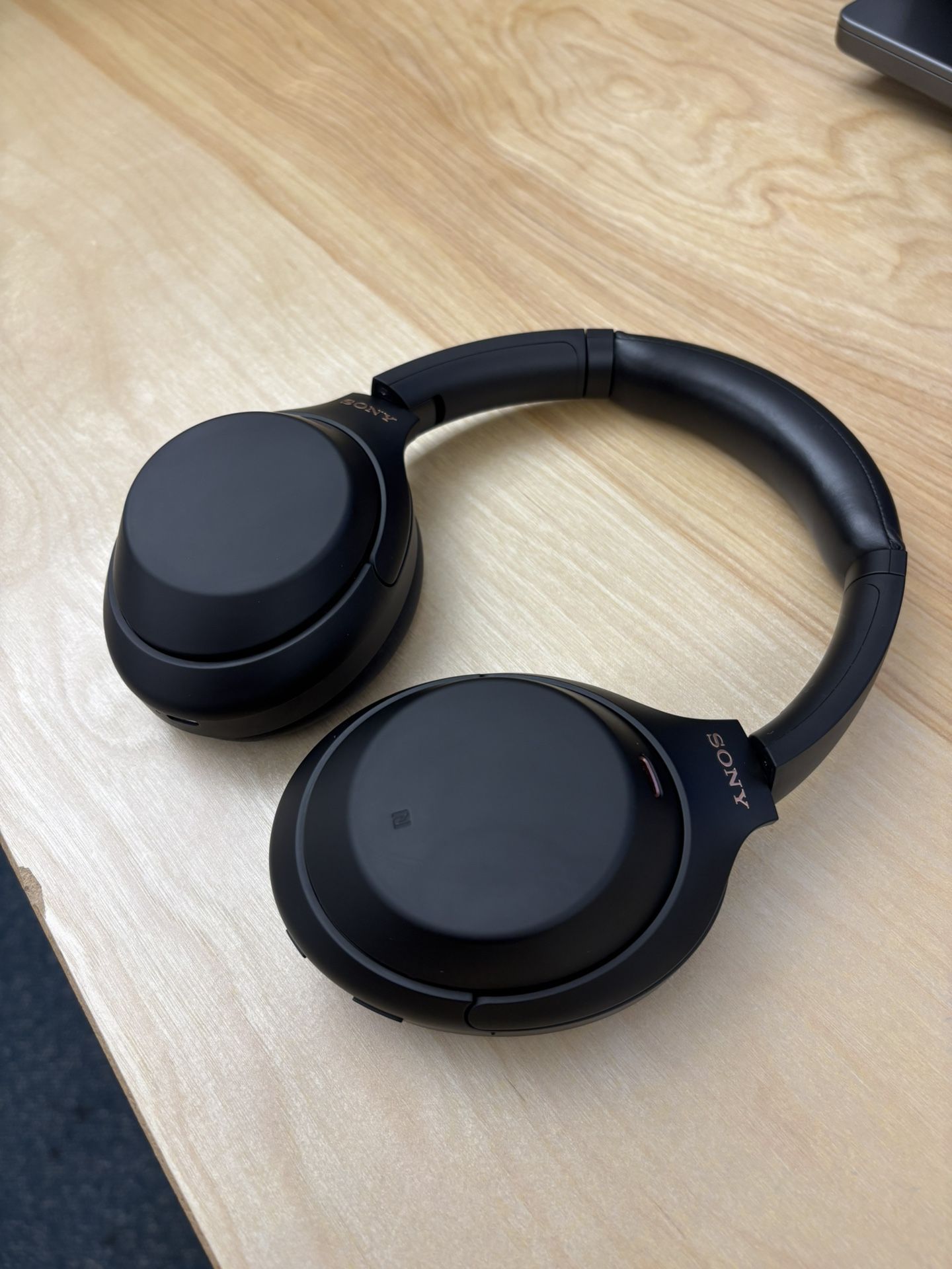 Sony Wh-1000xm4 Headphones With Case