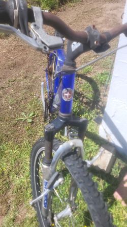 3 bicycles  2 Schwinn Mountain Bicycles  1 Hyper mountain bike