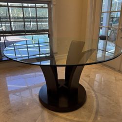 Round Dining Table 4 ppl  