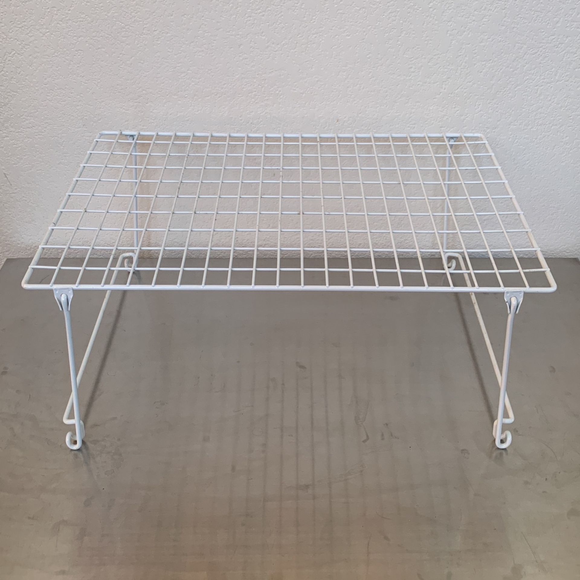 Baker Cooling Rack, Folding Legs