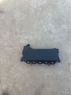 BOLSA DE LA RODILLA DRIVER SIDE 2018-2024 TOYOTA CAMRY SE OEM