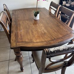 Dinning Table And Chairs 