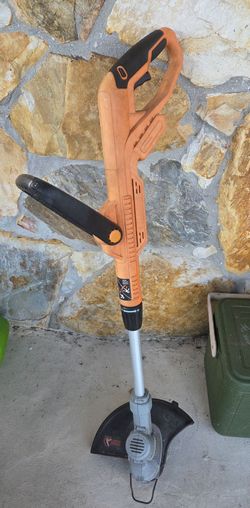 BLACK+DECKER 20V MAX Cordless 2-in-1 String Trimmer and Edger (model LST300