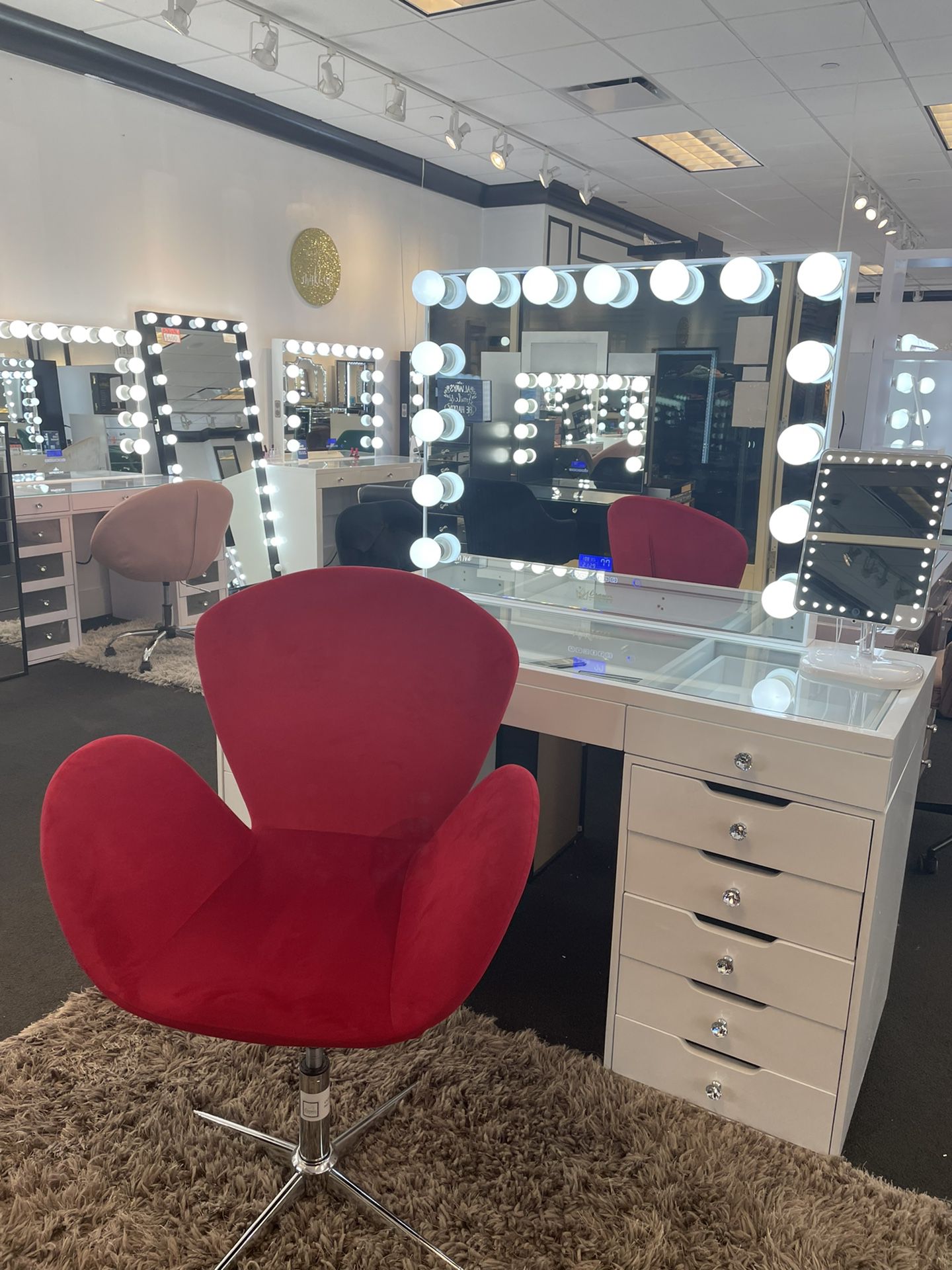 Hollywood Makeup Vanity With Dimmable Lights 