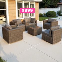 New inbox patio set with cushions(we finance and deliver)