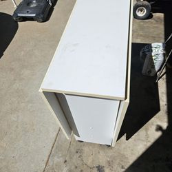 Craft or sewing table  needs either wheels or replace legs but still does the job