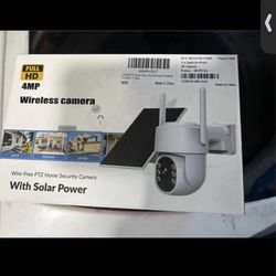 BRAND NEW SOLAR CAMERA COME WITH USB CABLE PLUS FOR CLOUD CAN USED SD CARD THE CARD IS NOT INCLUDED.