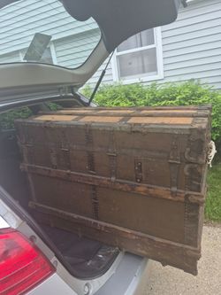 Steamer trunk