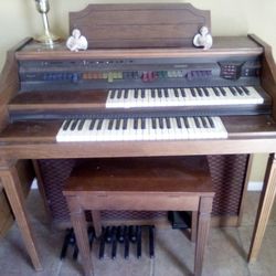 Lowrey Organ