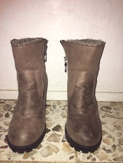 Women Boots (size 8)