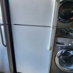 Frigidaire, Refrigerator Top And Bottom Works Good 