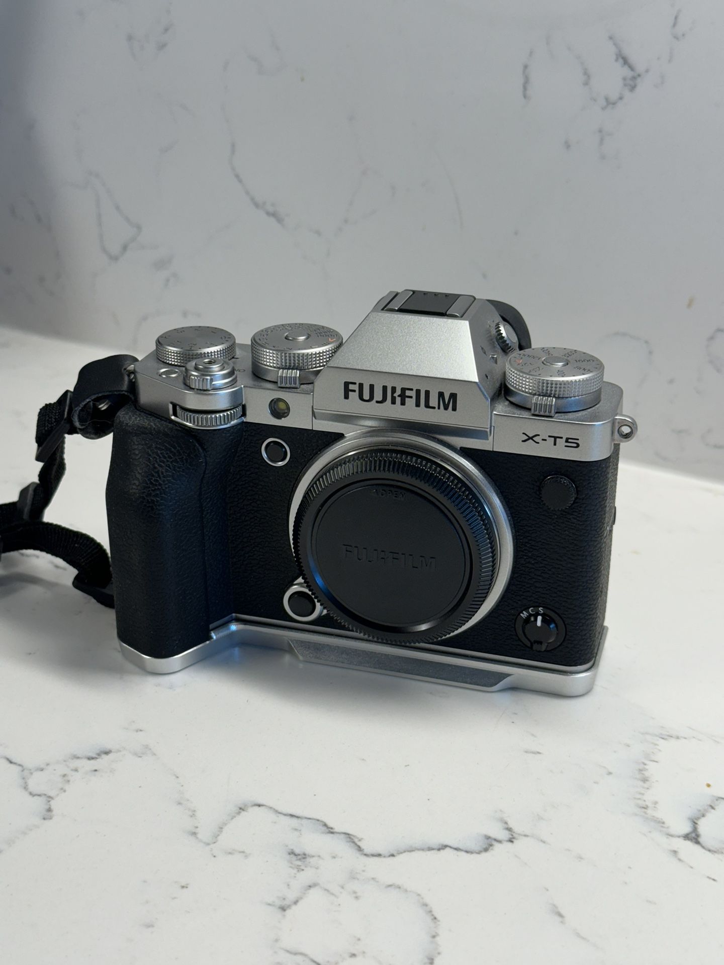 Fujifilm Silver X-T5