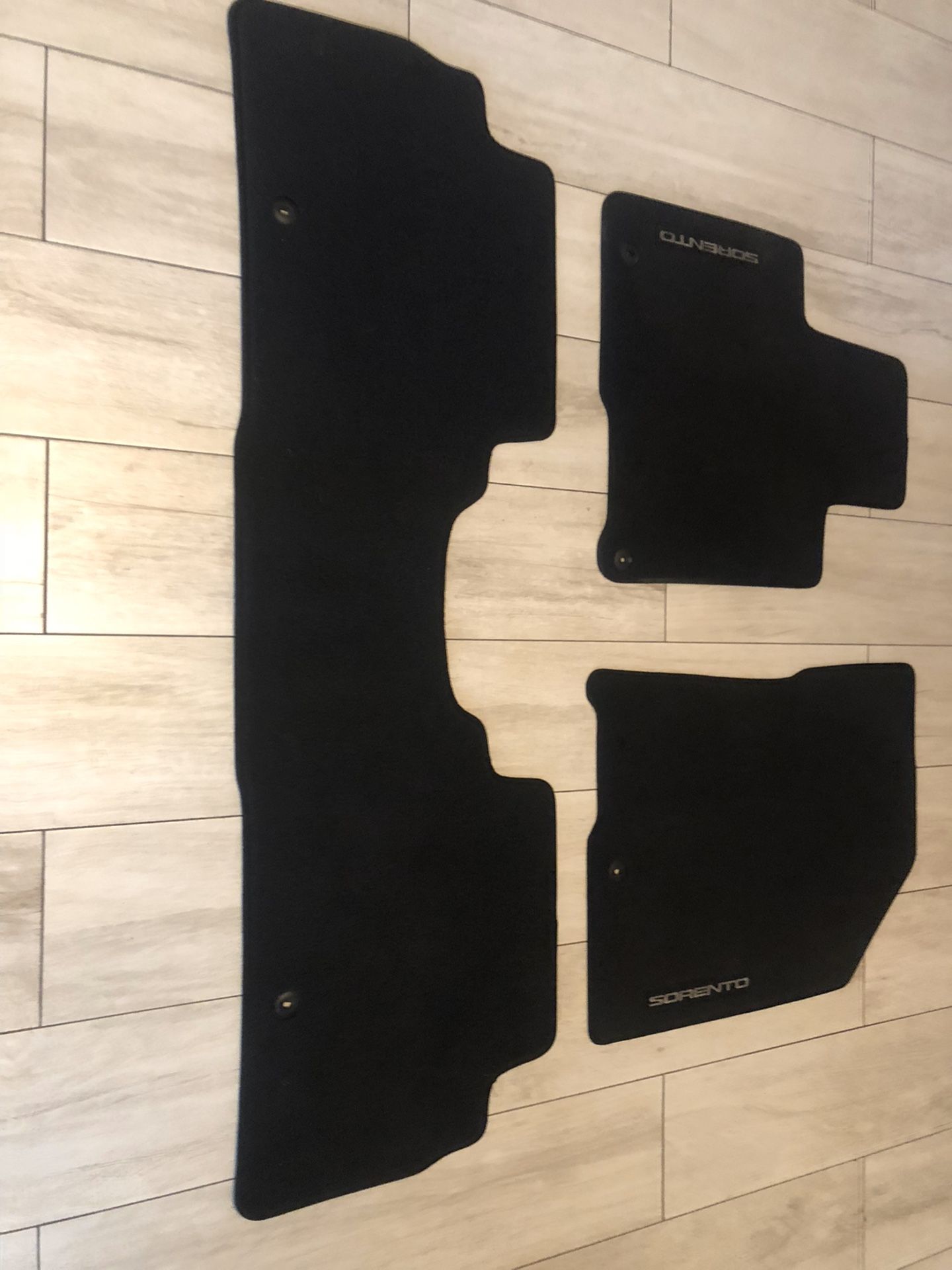 Kia Sorento 2015-2019 floor mats OE set only $80 complete set front and rear