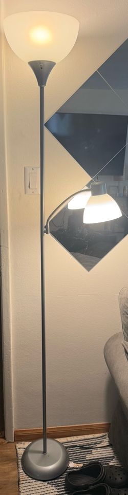 Two light pole with lightbulbs