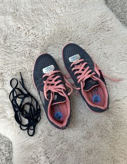 New Skechers Women's  Lightweight Air-Cooled Memory Foam Walking Shoe Size 6.5