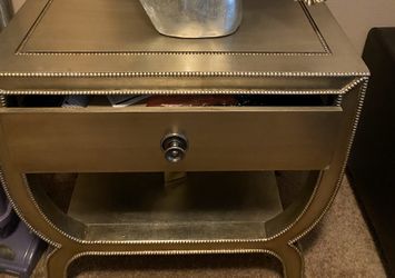 Pier 1 Imporrs Accent Dresser Table