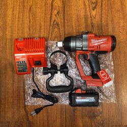 New Milwaukee M18 Fuel OneKey 1” Square Ring Impact Wrench 2867-20 (1) M18 XC 6.0Amp High Output (1)M18 Charger 