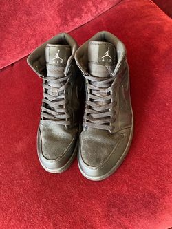 Nike Air Jordan 1 Mid Black Men’s Size 11 Sneakers 554724-050 Used