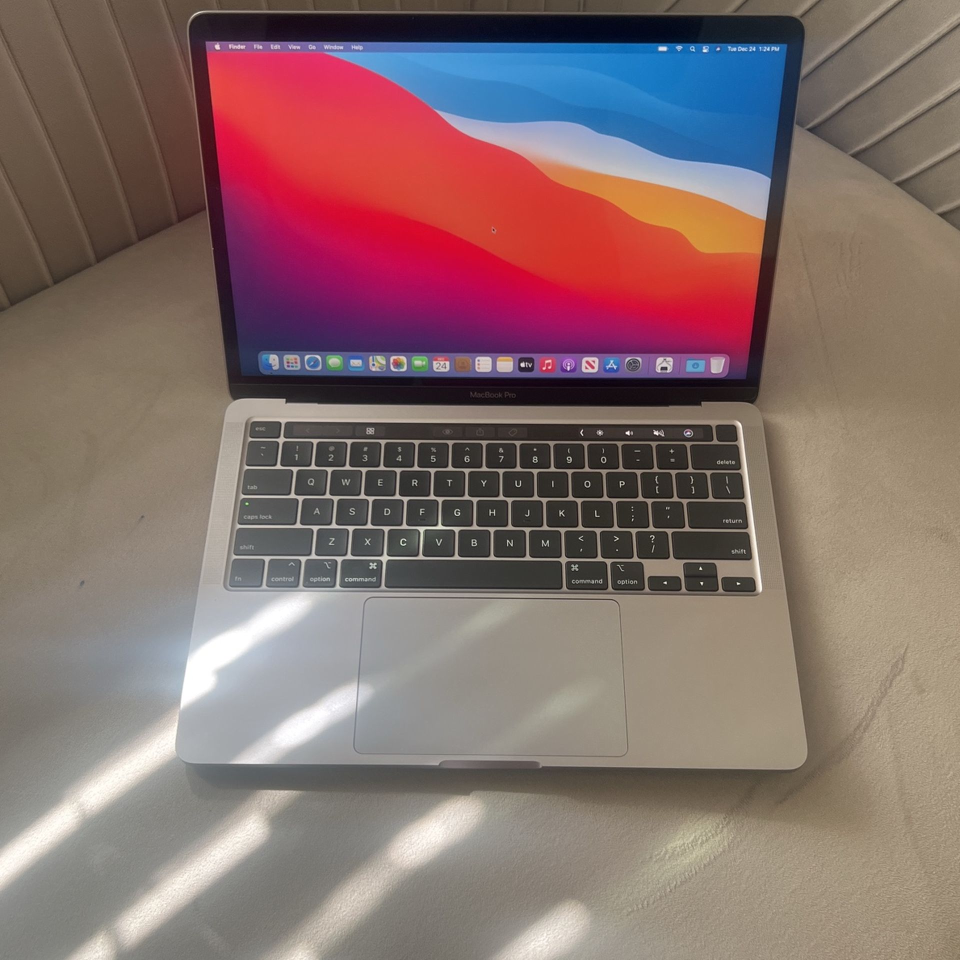 EXCELLENT CONDITION MACBOOK PRO 2020 CORE i7 32GB RAM 1TB SSD EXCELLENT CONDITION MACBOOK PRO 2020 CORE i7 32GB RAM 1TB SSD