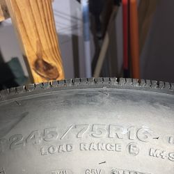 Used Tire like New  Bridgestone LT 245/75 R16