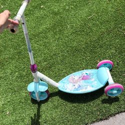 Girls Frozen Scooter 